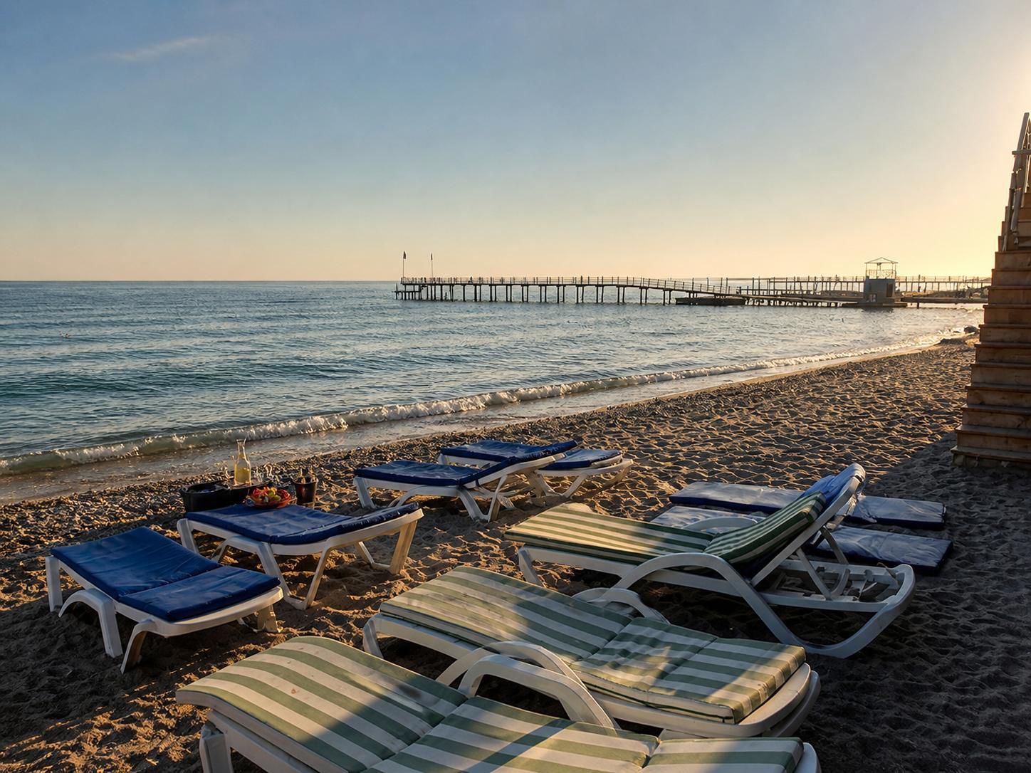 Infinity Beach gün batımı sahil
